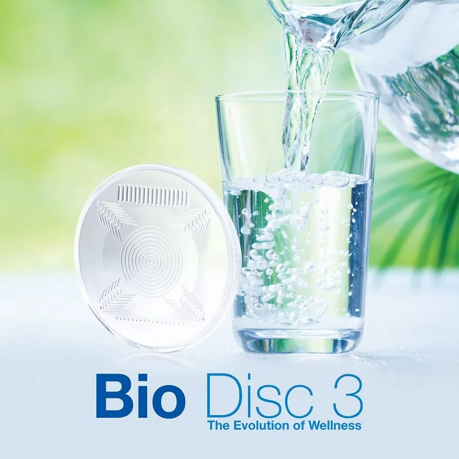 Glass of water with Amezcua Bio Disc 3