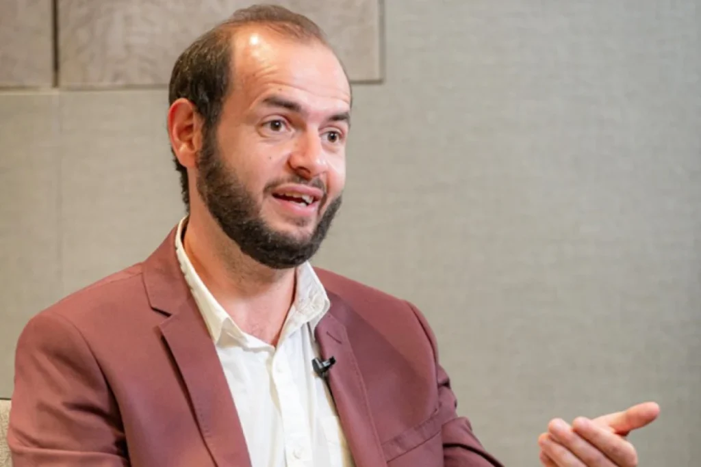 Omar Medhat talking in an interview