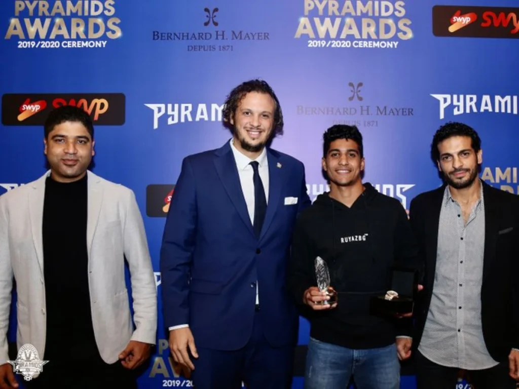 Mohamed Hamdy pyramids FC award ceremony with bernard h mayer