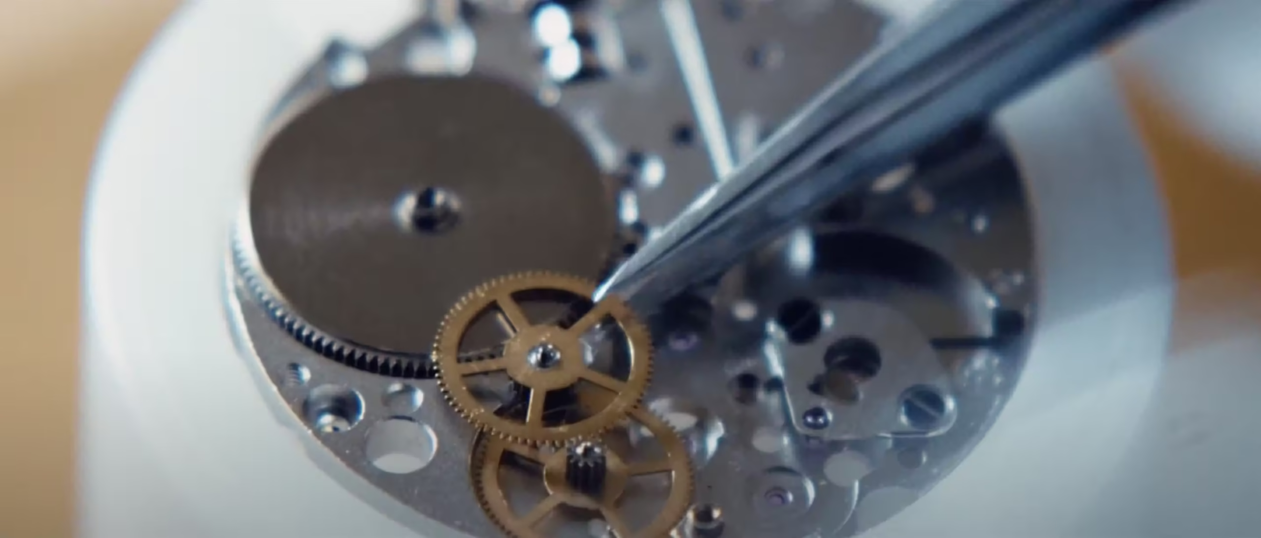 Understanding The Different Mechanisms, Tech And Materials In Bernhard H. Mayer Watches 2 Pincher adjusting watch movement mechanics
