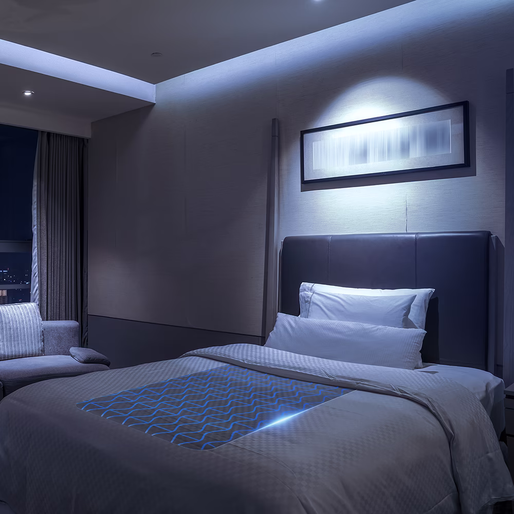 Amezcua GX-1 on the bed